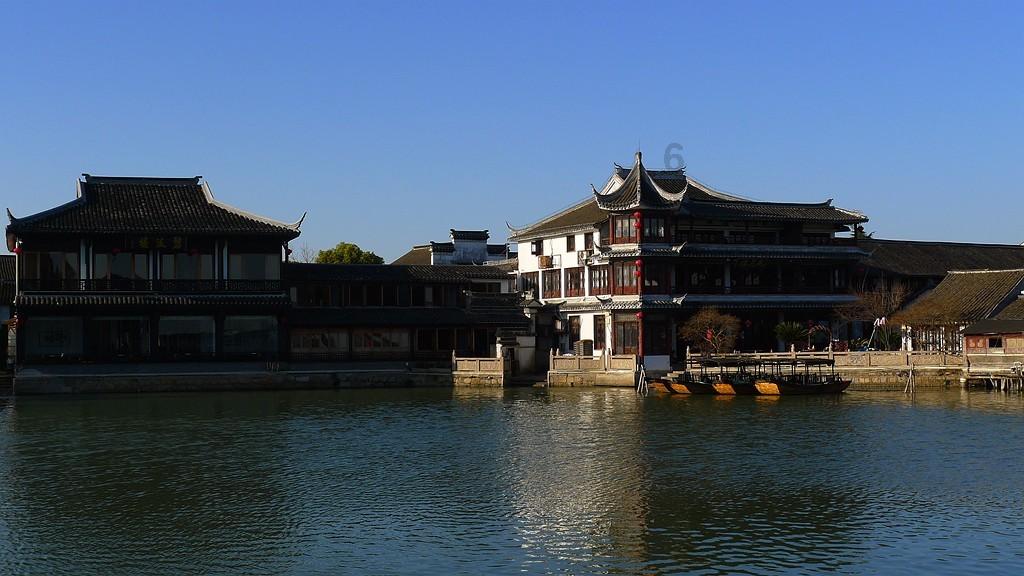 逃离无人的学校